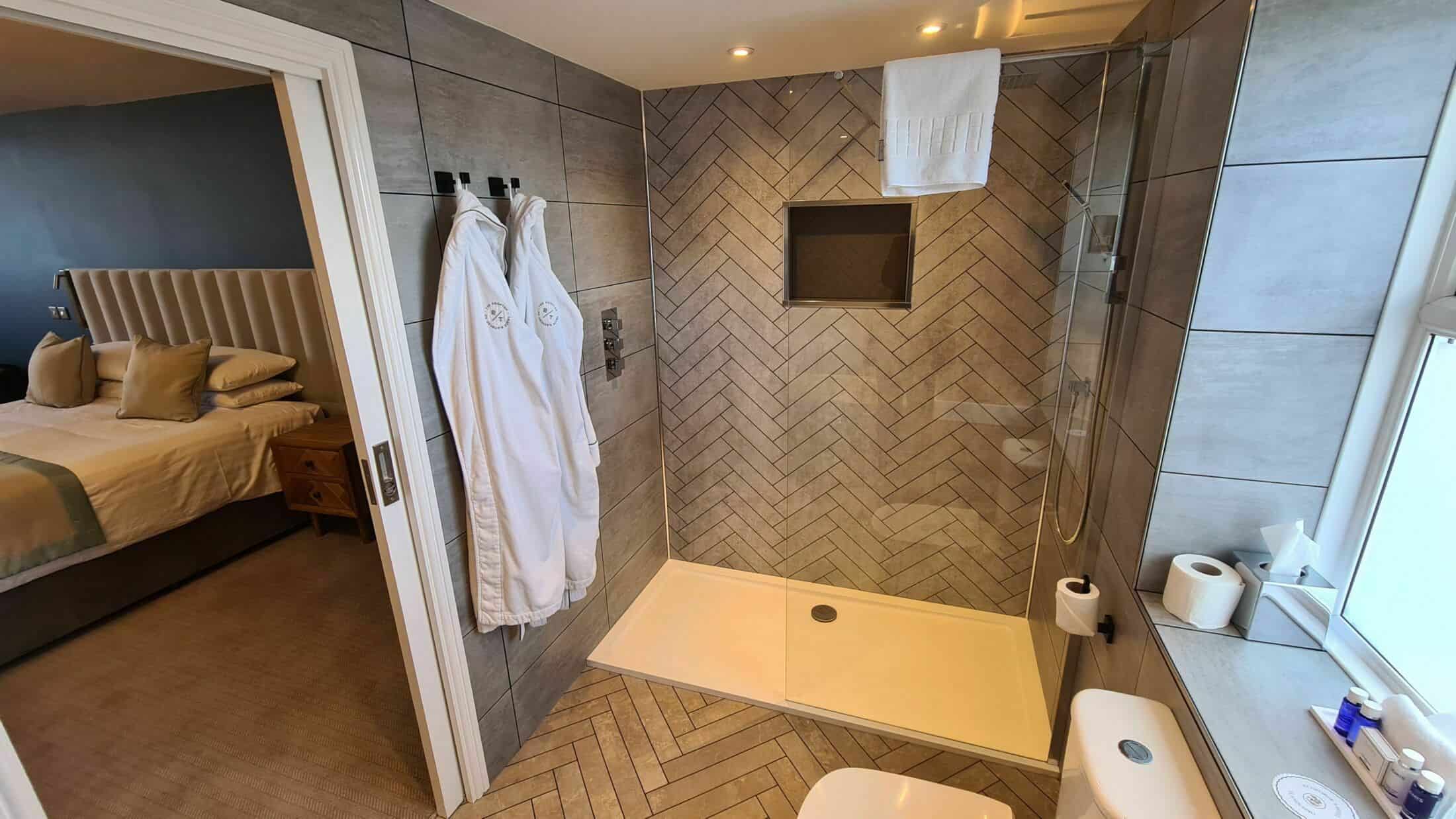 deluxe bathroom